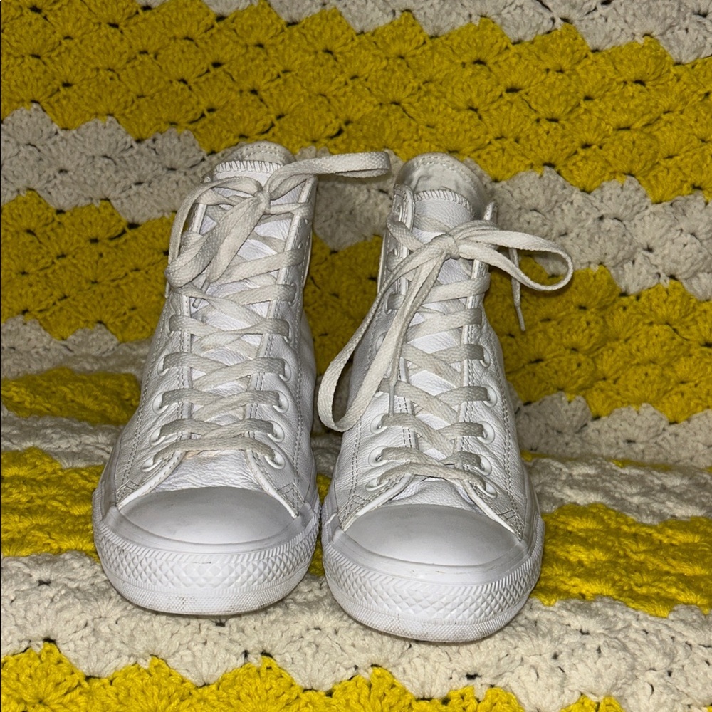 All Star Converse Classic White Leather High-Top’s - Picture 5 of 9
